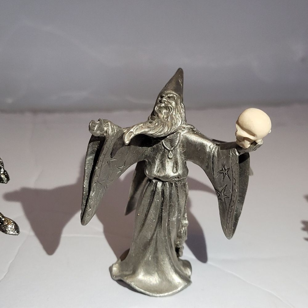 6 Metal Fantasy Figures On amethyst crystals And agate geode - Picture 6 of 9